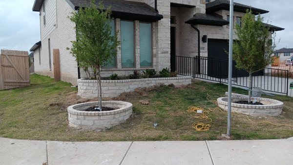 flower bed
call for a free estimate
7605756594 - circle flower bed around the tree#white stone#brick cap flower bed
call for a free estimate
7605756594 - circle flower bed around the tree#white stone#brick cap