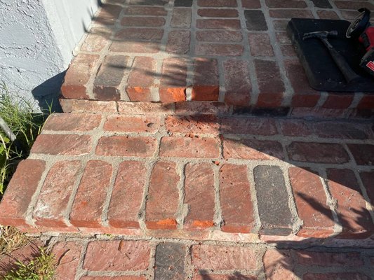 Replacing damaged bricks near the front door - Replacement of broken bricks. Replacing damaged bricks near the front door - Replacement of broken bricks.