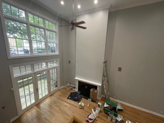 High Ceilings (scuffolding) interior painting project - This is an interior painting project in Old Town of Chicago.
High ceilings required scuffolding to repair all cracks all over the ceilings and successfully paint the whole interior
