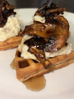Brunch - Vegan waffle and mashed potatoes Brunch - Vegan waffle and mashed potatoes
