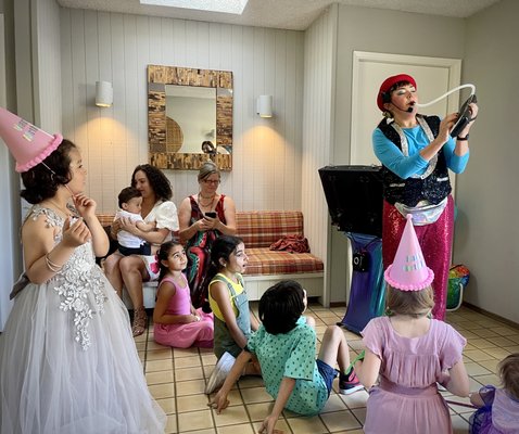 Melody's Parties - Melody's Parties! 

1.5 hour minimum 

Show! - puppets, magic, laughter - 30 minutes
Games! - parachute, silly games, dancing - 30 minutes
Twisted Balloons! - for every kid - 30 minutes or more

$279 for 1.5 hrs
$60 for each 1/2 hr more

More info & book here
https://www.thedreamtop.com/standardparties/

🪄See Melody’s Magic Show
bit.ly/ShowMelody

Thanks!
Drea