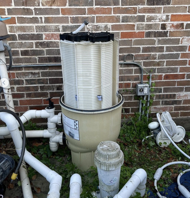 Pool FIlter Replacement - The filter is the heart of the pool. Regular cleaning of pool filters is essential to maintain clean and safe swimming water. Clogged filters can reduce water flow and cause the filtration system to work harder, increasing energy consumption. It is recommended to clean pool filters at least every 3-6 month to ensure optimal operation. Pool FIlter Replacement - The filter is the heart of the pool. Regular cleaning of pool filters is essential to maintain clean and safe swimming water. Clogged filters can reduce water flow and cause the filtration system to work harder, increasing energy consumption. It is recommended to clean pool filters at least every 3-6 month to ensure optimal operation.