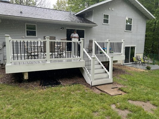 Rib Mountain White and Clamshell Deck - This was a white and clamshell shell deck built in Rib mountain for an older gentleman.