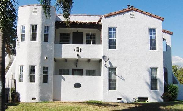 RESTUCCO - THIS IS A REMODEL OF A HOUSE FROM OLD STUCCO TO RESTUCCO