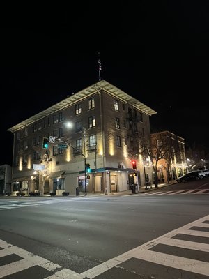 Hotel Petaluma lighting - The historical hotel Petaluma is nearly 100 years old we were honored to be able to work on this beautiful hotel. We were able to get all outside lights working coming from six different directions. We were able to put all lights on timers also fountain to create the capability of all lights coming on at the same time at night with nobody having to worry about turning them on or off.  Happy to see the lights working again and look forward to helping them with any future projects they have hope you enjoy our pictures. ￼