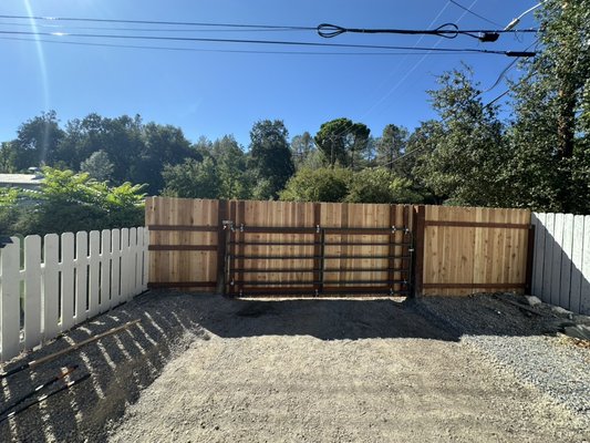 Access Gate & Fence - New fence and access gate installed
