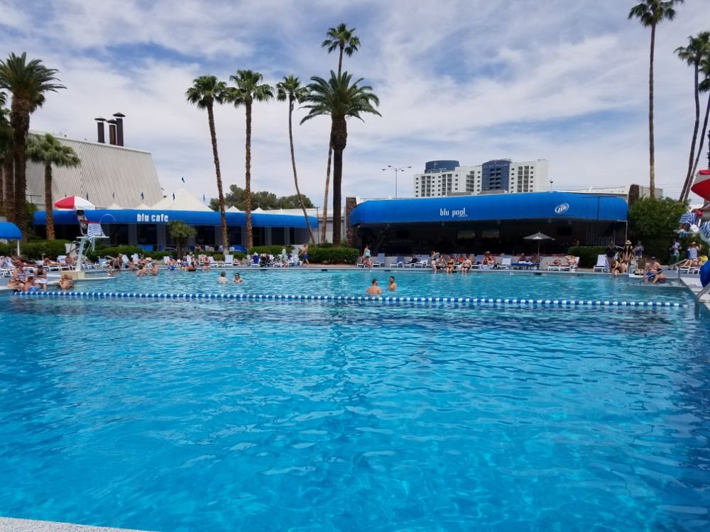blu pool bally's